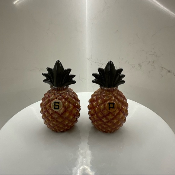 Tommy Bahama Pineapple Salt & Pepper Shakers - Picture 3 of 8